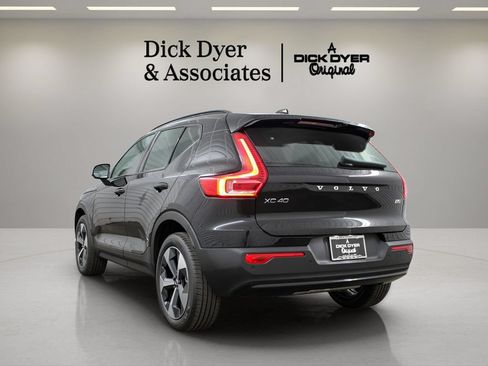 New 2026 Volvo XC40 B5 Core w/ Protection Package Premier AWD/4WD image 11
