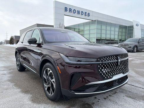 Used 2025 Lincoln Nautilus Premier w/ Equipment Group 102A image 1