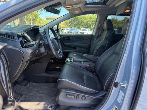 Used 2024 Honda Odyssey Elite image 9