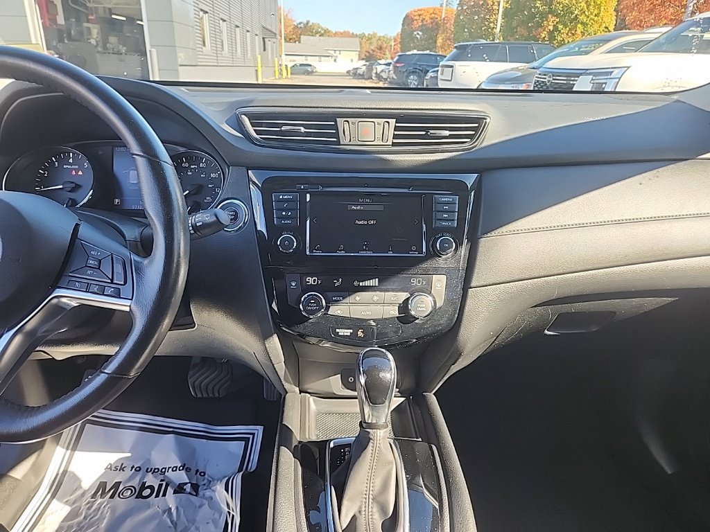 Used 2018 Nissan Rogue SV AWD/4WD image 17