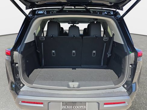 New 2026 Nissan Pathfinder SL FWD image 12