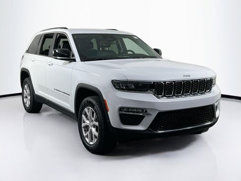 Used 2022 Jeep Grand Cherokee Limited image 3