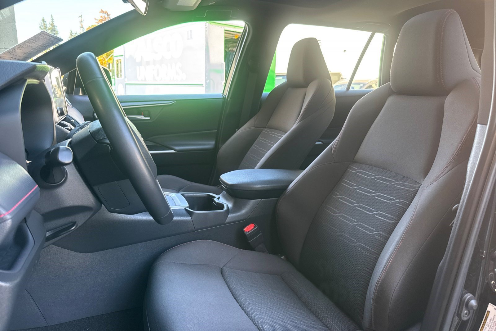 Used 2025 Toyota RAV4 SE AWD/4WD image 5