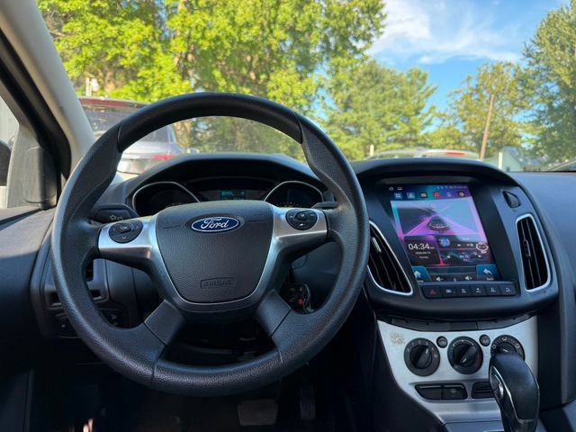 Used 2012 Ford Focus SE w/ SE Winter Pkg FWD image 9