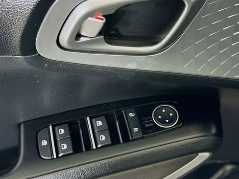 Used 2025 Kia Soul LX w/ LX Technology Package image 23
