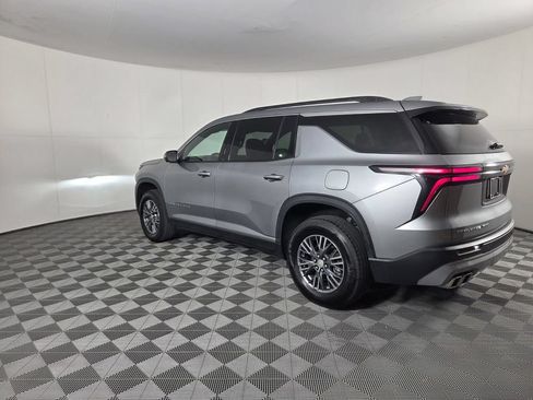 Used 2024 Chevrolet Traverse LT AWD/4WD image 7