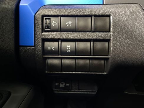 Certified 2025 Toyota Tacoma TRD Off-Road image 28