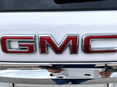 Used 2023 GMC Terrain SLT image 29