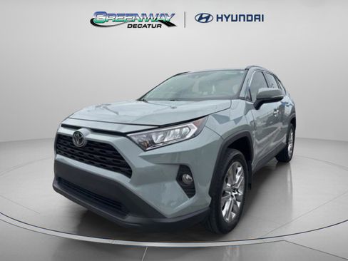 Used 2021 Toyota RAV4 XLE Premium FWD image 3