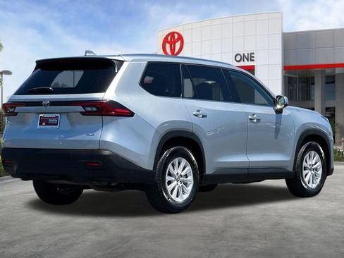 Certified 2025 Toyota Grand Highlander FWD image 5