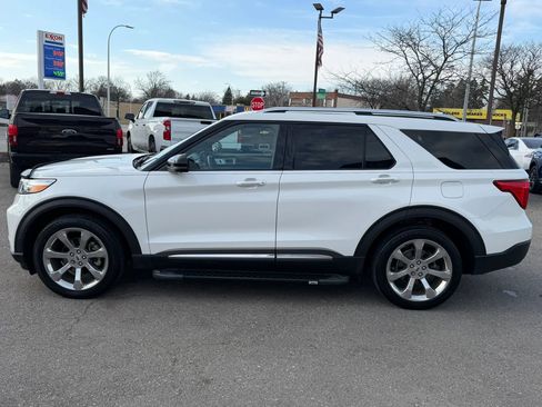 Used 2020 Ford Explorer Platinum w/ Premium Technology Package image 2
