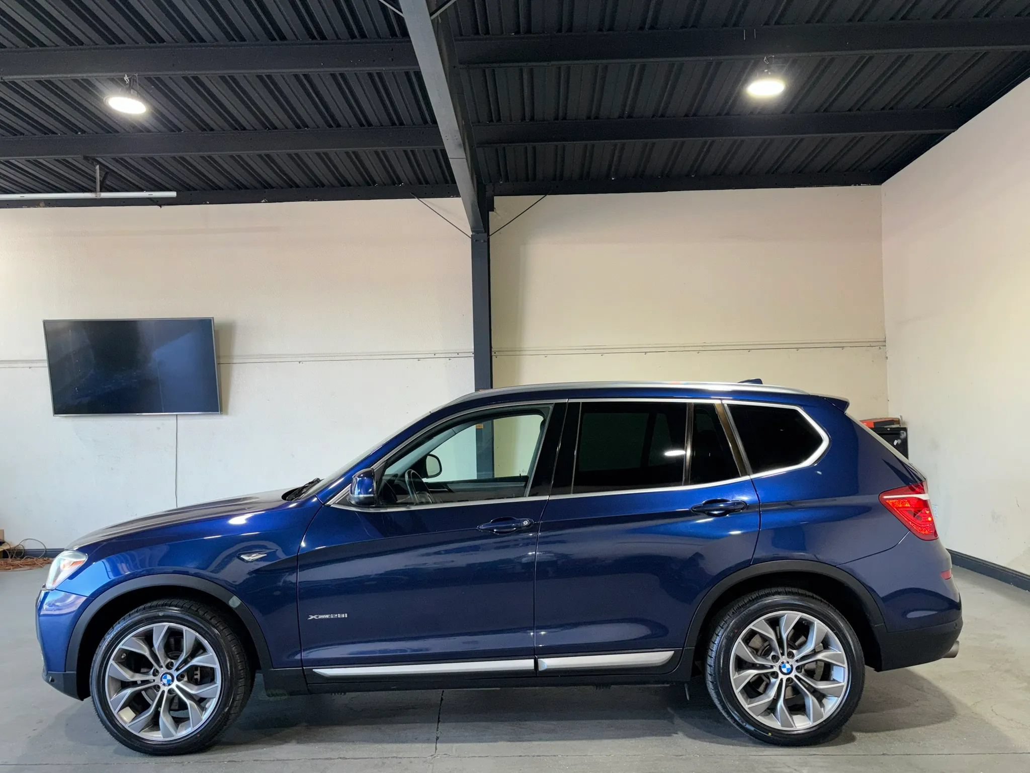 Used 2016 BMW X3 xDrive28i AWD/4WD image 5