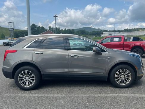 Used 2017 Cadillac XT5 Luxury w/ Driver Awareness Package AWD/4WD image 4