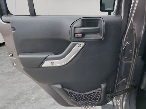 Used 2014 Jeep Wrangler Unlimited Sahara w/ Connectivity Group image 17