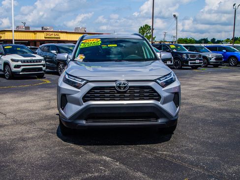 Used 2025 Toyota RAV4 XLE AWD/4WD image 2
