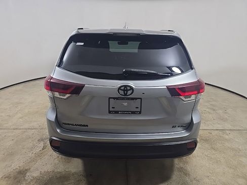 Used 2019 Toyota Highlander SE image 5