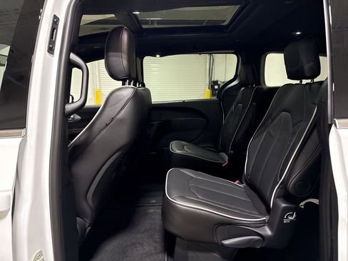 New 2026 Chrysler Pacifica Limited image 24