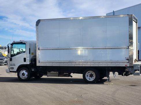 Used 2019 Isuzu NPR image 16