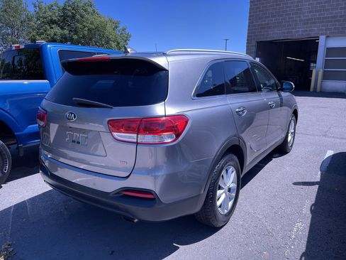 Used 2016 Kia Sorento AWD w/ LX Convenience Package image 3