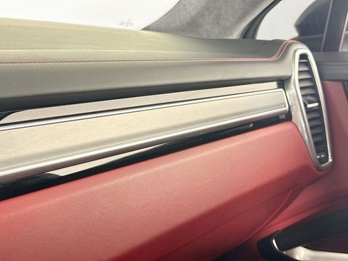 Certified 2022 Porsche Cayenne Turbo S image 23