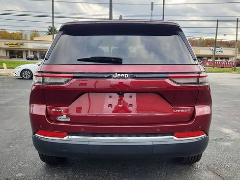 Used 2023 Jeep Grand Cherokee Laredo AWD/4WD image 5