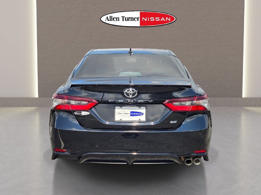 Used 2024 Toyota Camry SE w/ Cold Weather Package FWD image 5