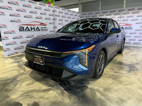 Used 2025 Kia K4 FWD image 2