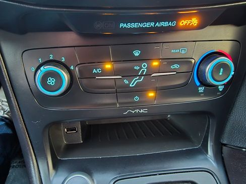 Used 2017 Ford Focus SE image 23