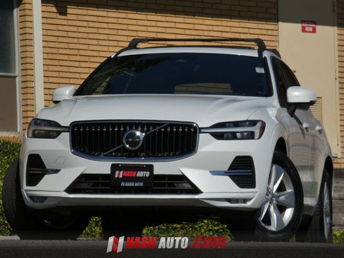 Used 2022 Volvo XC60 B5 Momentum AWD/4WD image 2
