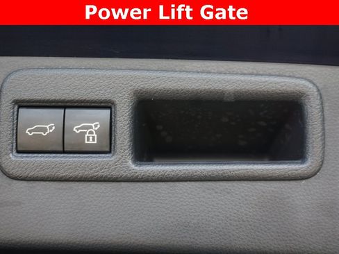 Used 2023 Toyota Venza XLE image 19