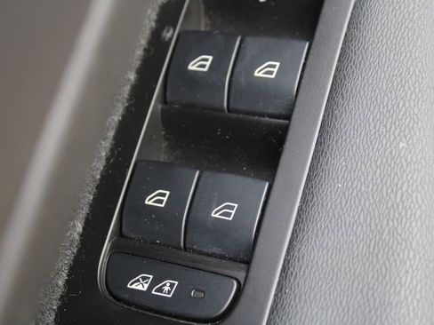 Used 2021 Volvo XC40 T5 R-Design image 20