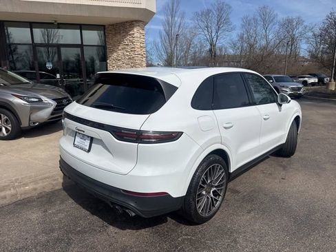 Used 2023 Porsche Cayenne Platinum Edition image 3