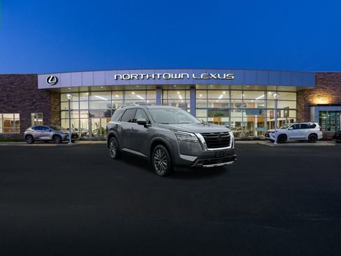 Used 2024 Nissan Pathfinder SL w/ SL Premium Package image 3