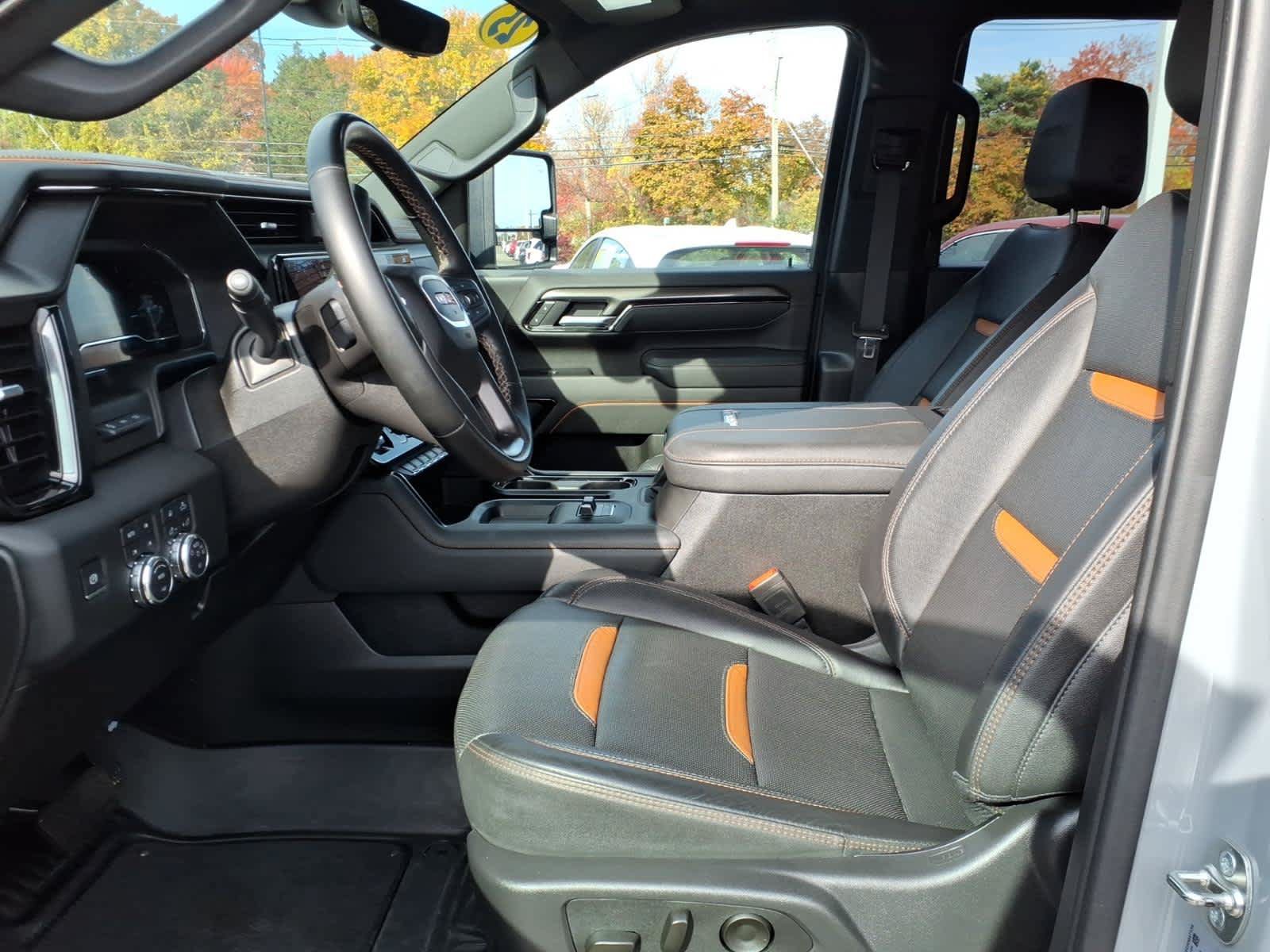 Used 2025 GMC Sierra 2500 AT4 w/ AT4 Premium Plus Package AWD/4WD image 11