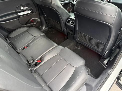 Used 2020 Mercedes-Benz GLB 250 4MATIC w/ Premium Package image 16