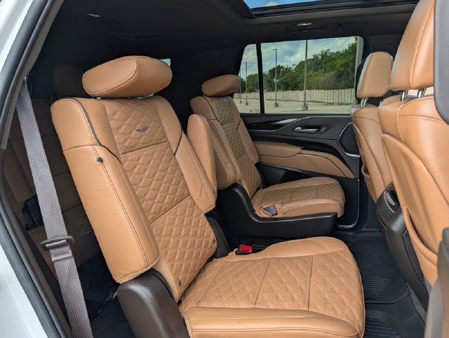 Used 2023 Cadillac Escalade Premium Luxury AWD/4WD image 31