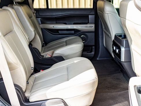 Used 2021 Ford Expedition XLT image 28