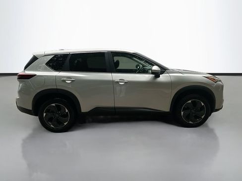 Used 2024 Nissan Rogue SV AWD/4WD image 5