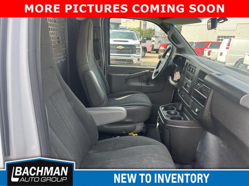 Used 2024 Chevrolet Express 2500 w/ Driver Convenience Package RWD image 8