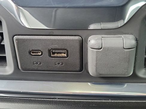 Certified 2022 Chevrolet Silverado 1500 High Country w/ Safety Package II image 15