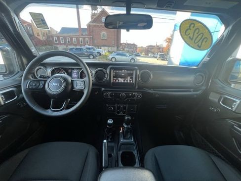 Used 2023 Jeep Gladiator Sport image 40