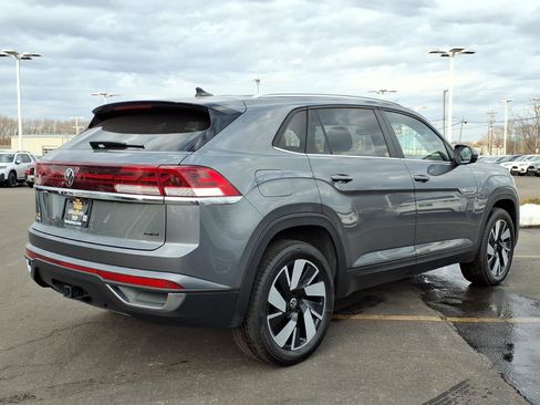 Used 2025 Volkswagen Atlas Cross Sport SE image 9