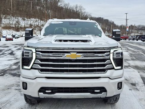 Used 2024 Chevrolet Silverado 2500 High Country w/ High Country Premium Package image 2