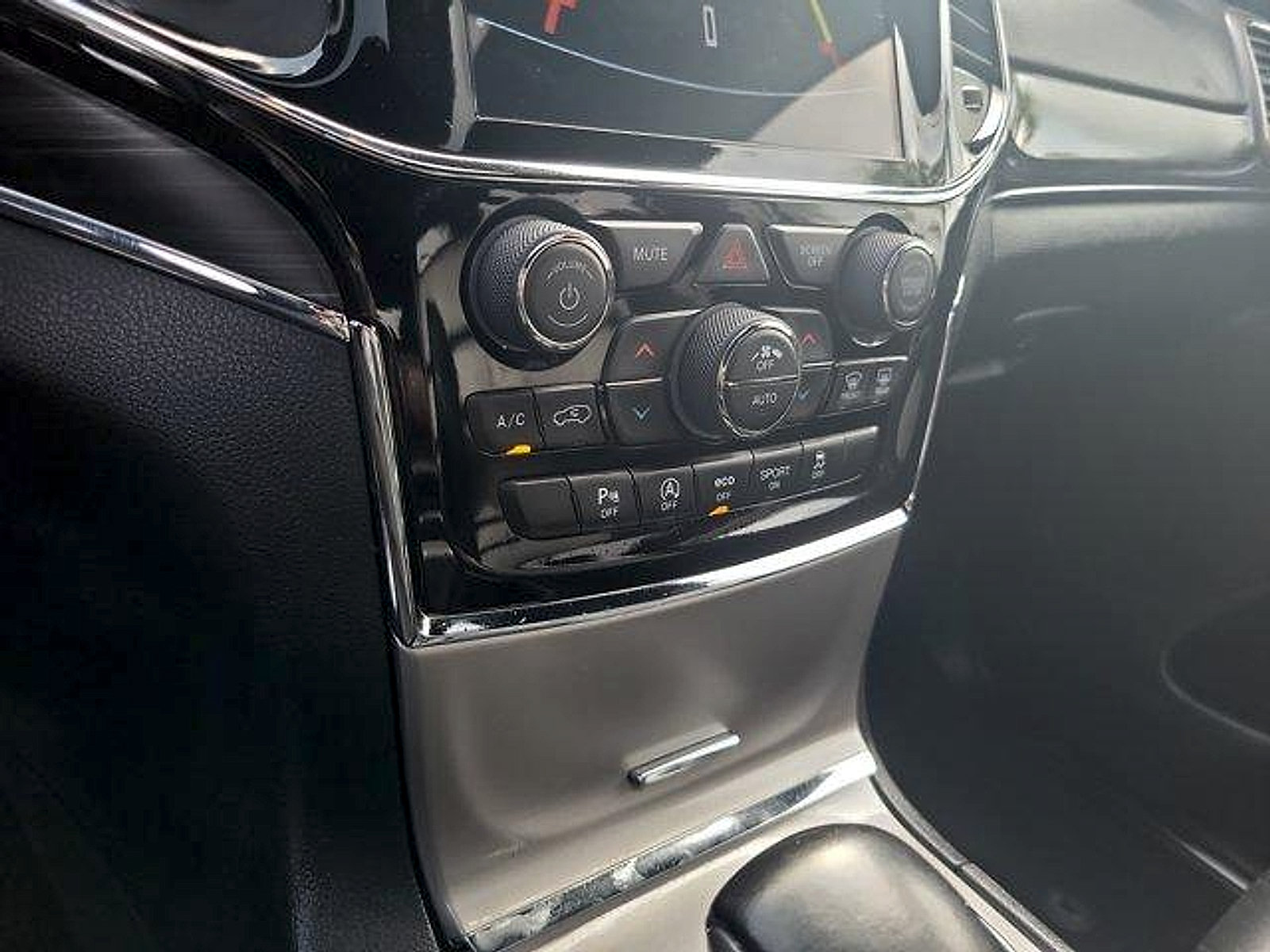 Used 2020 Jeep Grand Cherokee Limited RWD image 36