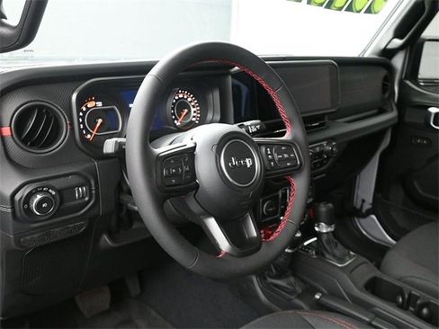 Used 2024 Jeep Wrangler Unlimited Rubicon w/ Technology Group image 12