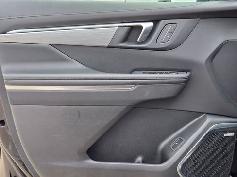 Used 2025 Buick Enclave Preferred image 25