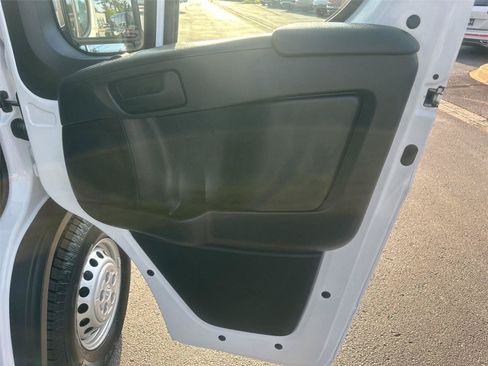Used 2026 RAM ProMaster 2500 w/ Convenience Group FWD image 9