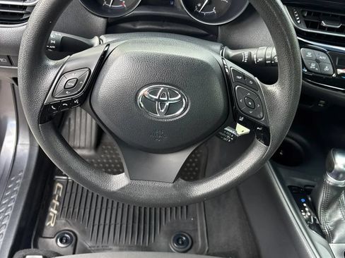 Used 2020 Toyota C-HR LE FWD image 9