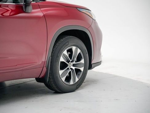 Used 2021 Toyota Highlander XLE image 7