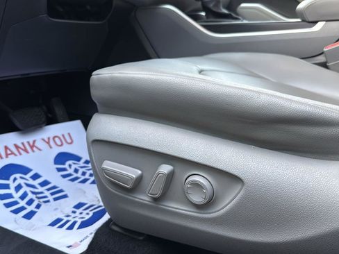 Used 2021 Toyota Highlander XLE image 9